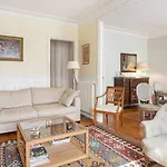 Bright Apartment In Paris By Guestready